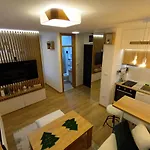 Acero Apartment *